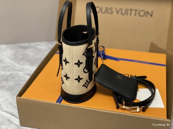 First bag NANO LOUIS BUCKET VUITTON 0822